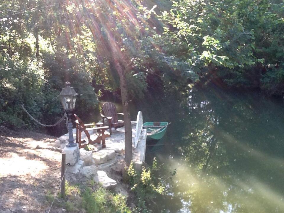 Bed and Breakfast En Bord De Riviere Casseneuil Zewnętrze zdjęcie